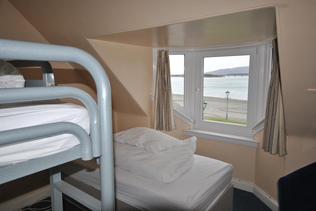 Saucy Mary'S Hostel Kyleakin Exterior foto